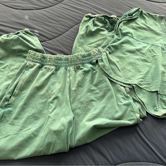 Free People Movement Hot Shot Crossover Set in Evergreen - Picture 4 of 16